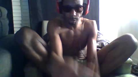 Snapshot of hoodlatelatenightshow chatting on November 1, 8:35 am blackhoodcouple online show from November 1, 8:35 am