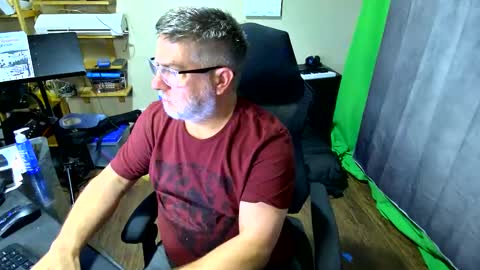 hoozerdaddy online show from December 8, 4:44 am