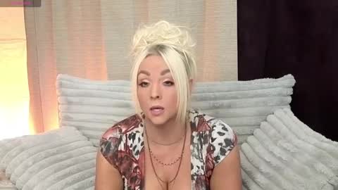 Hope Daylee online show from September 25, 3:46 am