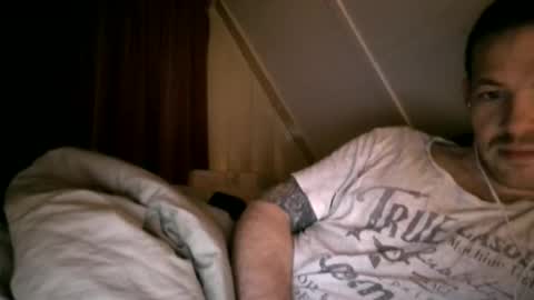 horny_dutch020 online show from May 4, 8:59 pm