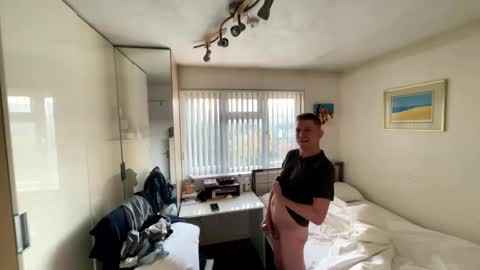 Snapshot of hornylondo chatting on October 27, 7:08 am Hornylondon online show from October 27, 7:08 am