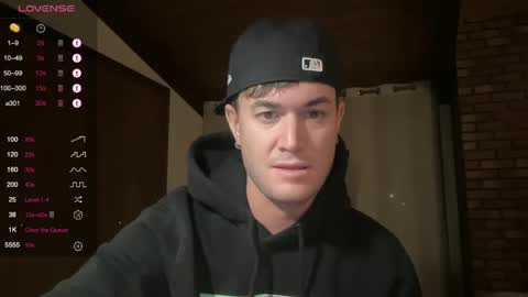 Hornytightboy89 online show from December 10, 12:50 am