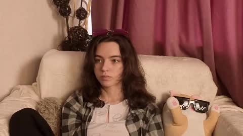 Snapshot of hortenciajenovese chatting on October 21, 9:14 am Mia online show from October 21, 9:14 am