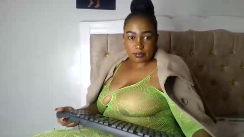 hot326 online show from April 30, 8:25 pm