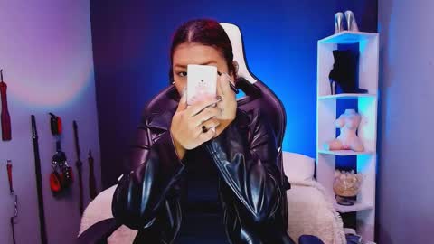 hot chocolate 4u online show from November 20, 12:48 pm