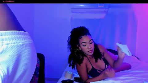 Hot Couple online show from October 16, 3:50 am