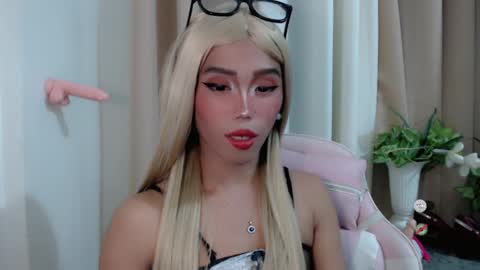Khianna online show from May 23, 2:02 pm