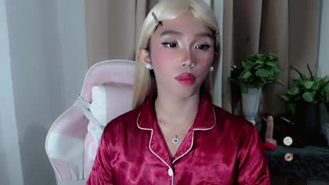 Khianna online show from May 27, 3:20 pm