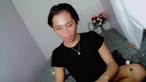 Khianna online show from May 6, 10:49 pm