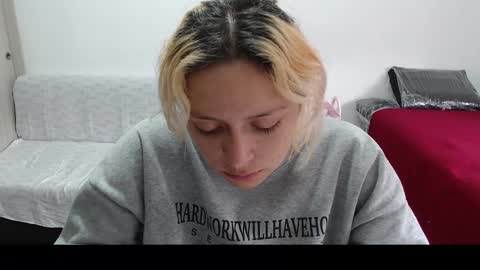 Mia online show from March 12, 12:47 pm