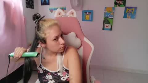 Mia online show from February 10, 3:59 pm