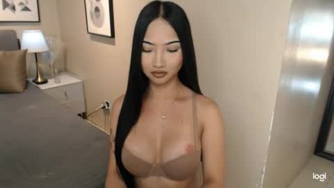 hot_nikki69 online show from July 18, 7:32 am