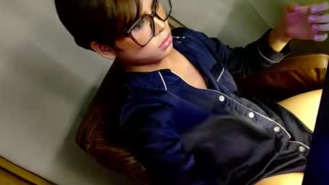 hotasian_ online show from April 19, 2:40 pm