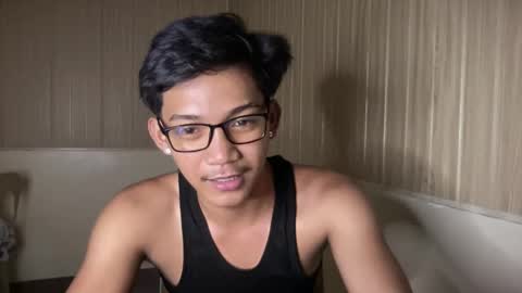 hotasian_jerome online show from May 8, 11:49 am