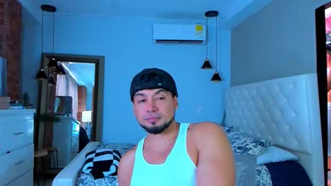 Hussain   aaron and Ekko online show from November 27, 7:43 pm