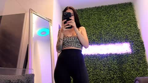 hotfallingdevil online show from December 6, 8:32 am