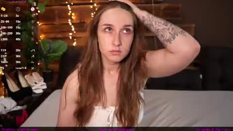 hotfrecklesgirl online show from June 19, 12:00 pm