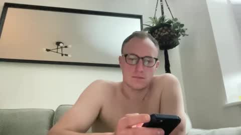 hotholby86 online show from December 10, 8:38 pm