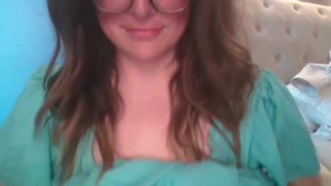 hothousewife333 online show from September 25, 11:01 pm