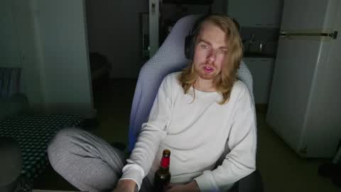 Hikikomori Alex online show from December 9, 3:33 pm