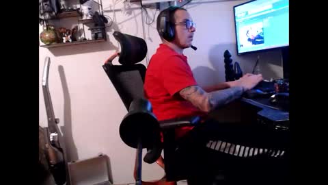 Snapshot of hotkinkytat chatting on December 3, 2:09 am hotkinkytat online show from December 3, 2:09 am