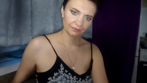 hotmamaqueen234 online show from July 23, 1:58 am