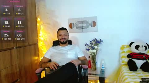 Snapshot of hotmathewv chatting on December 15, 6:29 am mathew online show from December 15, 6:29 am