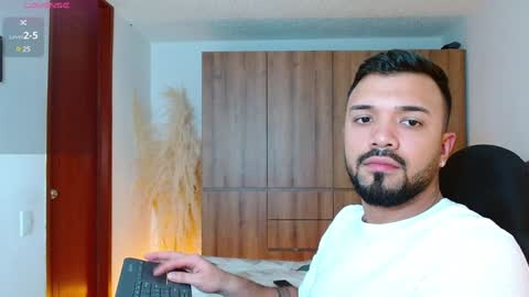 Snapshot of hotmathewv chatting on December 5, 7:10 am mathew online show from December 5, 7:10 am