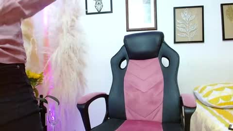 Snapshot of hotmathewv chatting on February 4, 9:52 pm mathew online show from February 4, 9:52 pm