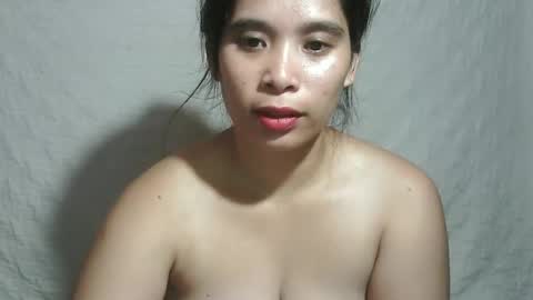 Snapshot of hotmompinay30 chatting on October 7, 10:17 pm flor online show from October 7, 10:17 pm