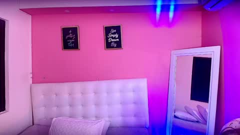 Snapshot of hotpawgmilf chatting on January 28, 12:22 pm Sussy Bloom  online show from January 28, 12:22 pm