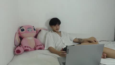 Snapshot of hott_cute69 chatting on December 10, 8:51 am hott_cute69 online show from December 10, 8:51 am