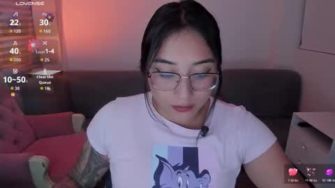 hottbee3645 online show from February 20, 6:43 pm