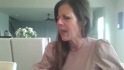 Hotwifehotlife01 online show from April 24, 10:23 pm