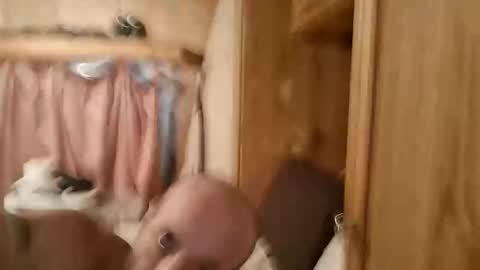 houndmeagain online show from November 24, 5:50 am