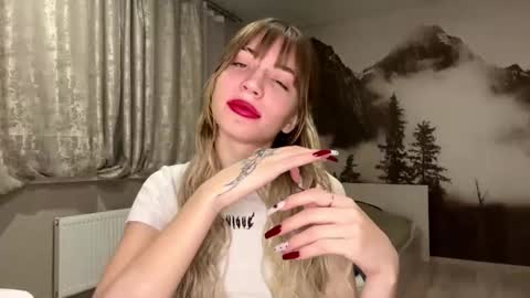 Chloe online show from December 15, 2:13 pm