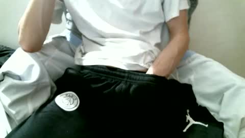 Snapshot of hug_me chatting on September 12, 12:23 am Keanu online show from September 12, 12:23 am