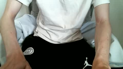 Snapshot of hug_me chatting on October 9, 12:54 pm Keanu online show from October 9, 12:54 pm