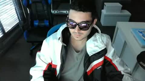 Little buddy  online show from December 18, 1:56 pm