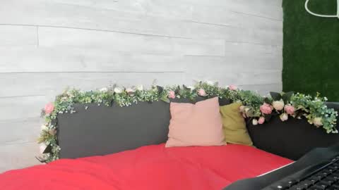 Erin online show from December 3, 11:33 am