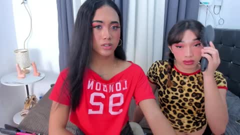 hugecock_pretty123 online show from June 2, 9:17 pm