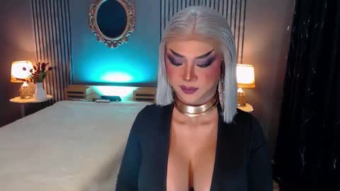 Snapshot of hugecockchristine chatting on October 18, 5:55 am Christine online show from October 18, 5:55 am