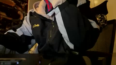 hugewhitecockboy online show from February 5, 10:46 pm