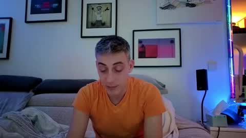 Hugo online show from February 8, 9:07 pm