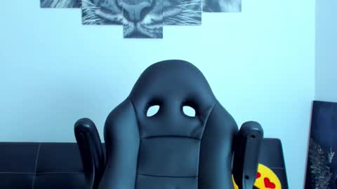 Snapshot of humber_eli chatting on February 21, 12:27 am Eli online show from February 21, 12:27 am