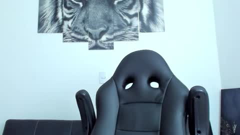 Snapshot of humber_eli chatting on October 8, 1:02 am Eli online show from October 8, 1:02 am