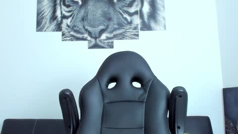 Snapshot of humber_eli chatting on October 1, 11:36 pm Eli online show from October 1, 11:36 pm