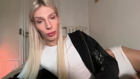 Alice help me reach 100 likes  online show from May 8, 1:39 pm