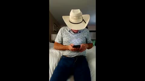 hung_bullrider online show from April 27, 3:48 am