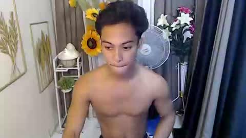 hunk_edward online show from May 14, 7:39 am